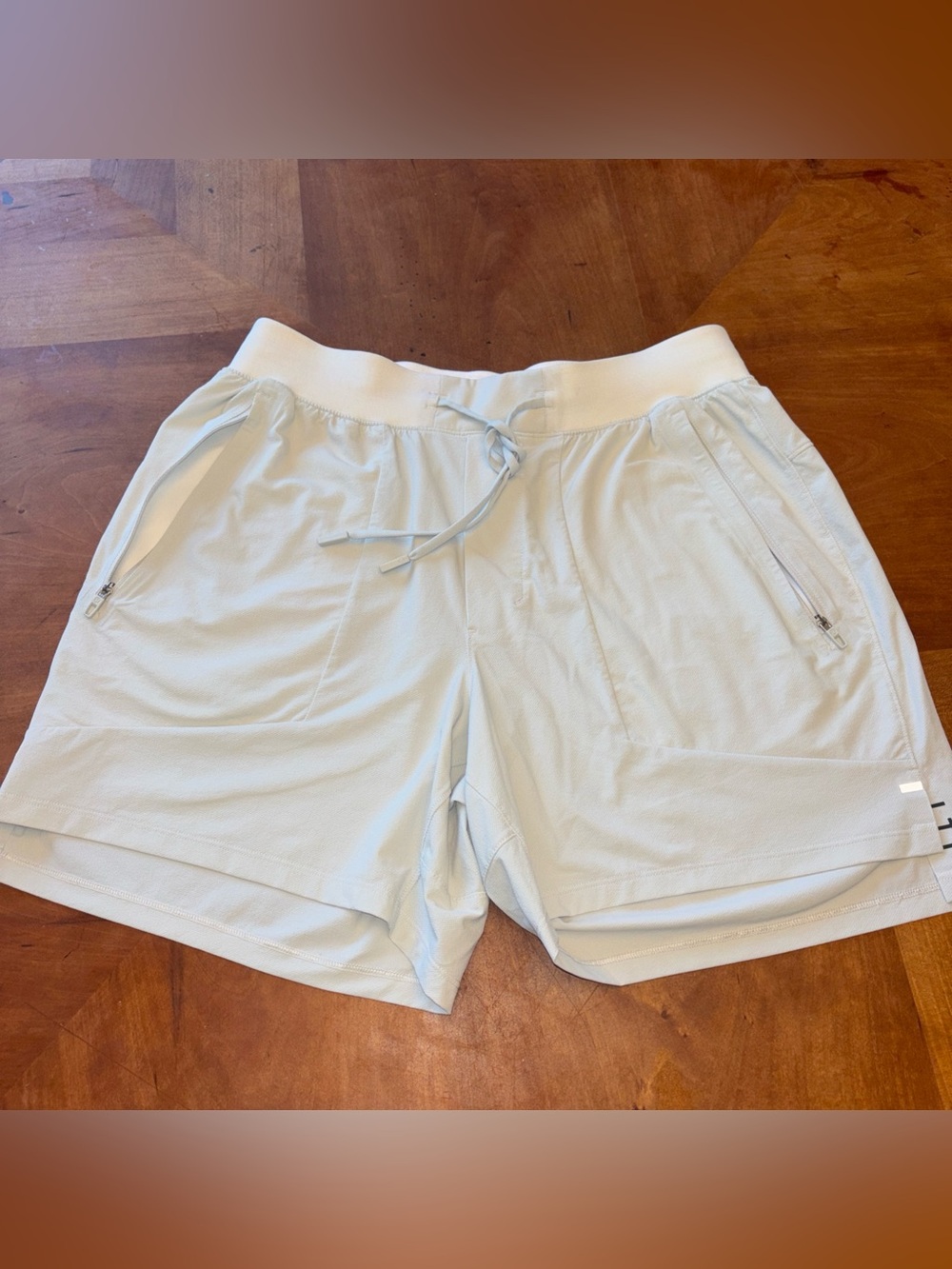M lululemon LTT (license to train) men’s active shorts